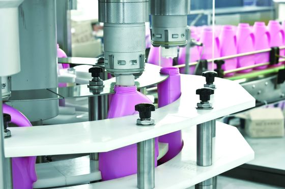 Πλαστική μπουκαλιών υγρή μηχανή 2L 3L 4L 5L κάλυψης πλήρωσης πλυντηρίων καθαριστική