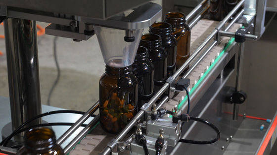 4000W Capper υλικών πληρώσεως καψών μηχανή με τον έλεγχο PLC